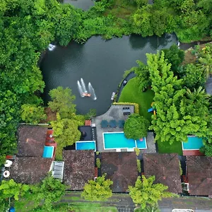 Resort Athirapally Trees, Athirappilly